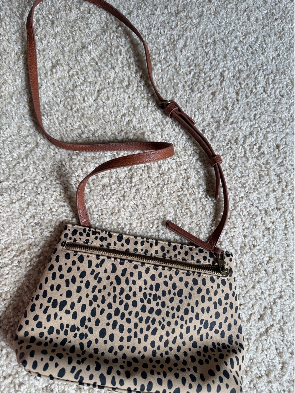 NWOT Universal Thread leopard small side body purse